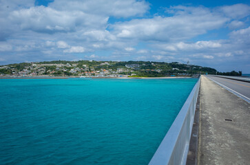 Obraz premium 沖縄県の古宇利島〜屋我地島エリアの海や橋など美しい景色
