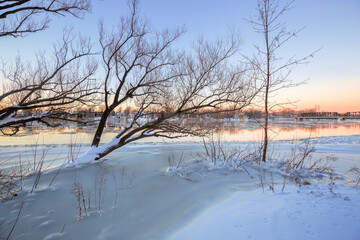 Fototapeta na wymiar Frozen Riviere des Prairies Montreal Canada