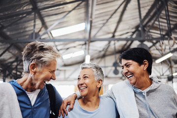 Obraz premium Friends, support and fitness with senior women for training, health and motivation. Retirement, wellness and exercise with group of people in gym center for workout, cardio and happiness together