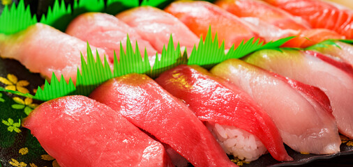 マグロ　大トロ　トロ　【 寿司桶 の 出前 の イメージ 】