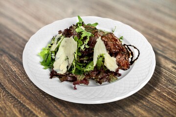 Roasted meat with fresh vegetables and sauce
