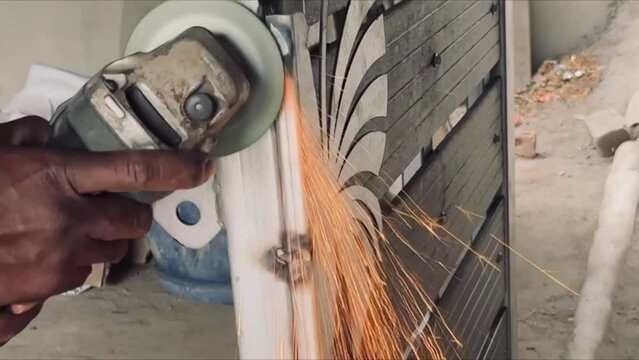 Steel cutting machine