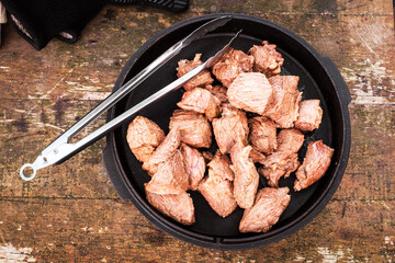 Stifado aus dem Dutch Oven