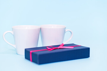 箱入り チョコレート と コーヒー と ペアマグ 【 バレンタイン の イメージ  】