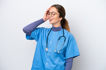 Young caucasian nurse woman isolated on white background has realized something and intending the solution