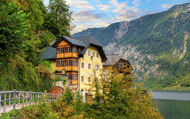 Fototapeta na wymiar Traditional old houses in Hallstatt village in alps mountains on lake Hallstatt, Austria.