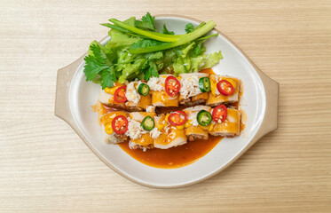 fresh spring roll with crab and sauce