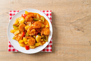 Stir-fried sweet and sour with fried shrimp