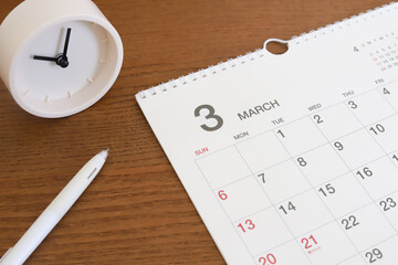 3月のカレンダーと時計