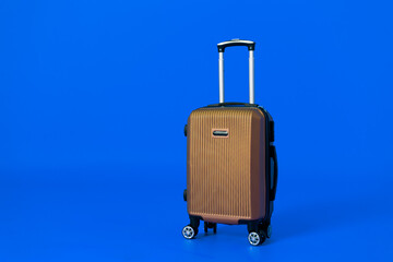 maletas con dimensiones adecuadas para viajes en avion. (suitcases with adequate dimensions for air...