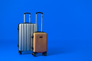 maletas con dimensiones adecuadas para viajes en avion. (suitcases with adequate dimensions for air travel)