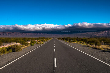 Vista de la Recta del Tin Tin, en el Parque Nacional Los Cardones, Salta