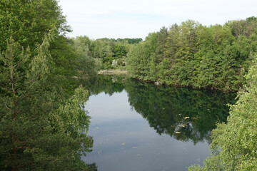 Fototapeta na wymiar Vogelsberger See in den Dietesheimer Steinbruechen