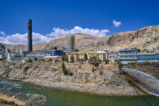Metallurgical complex called "Doe Run Peru" located in La Oroya, a transnational company that mainly extracted copper, zinc and silver.