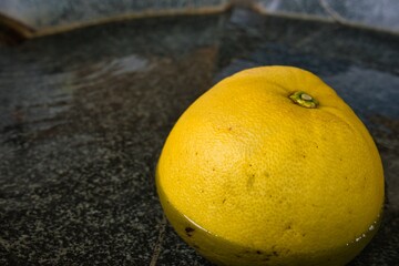 温泉に浮かぶボンタン