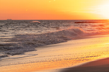 Obraz premium Warm Toned Beach Sunset
