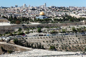 Obraz premium Jerusalem is a place that people visit in large numbers every year.