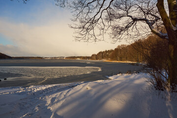 Jezioro Tuchomskie zimą