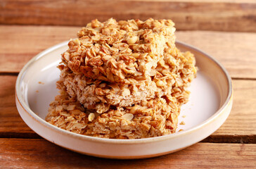 oat and nut granola bars