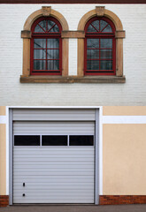 Garage mit Rolltor im Altbau