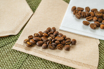 コーヒーフィルターと珈琲豆　エチオピアモカ