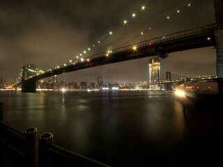 night time brooklyn bridge scene