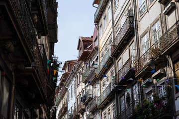 Fototapeta na wymiar street in portugal with old buildings