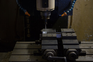Thread cutting work at machining center
