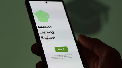 Machine Learning Engineer program. A student enrolls in courses to study, to learn a new skill and pass certification. Text in French