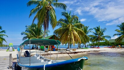 Obraz na płótnie Canvas The little pier on Isla Miriyadup, paradise-like island in the San Blas archipelago, Panama.
