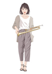 トランペットを持ちたたずむ女性