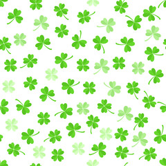Fototapeta premium Green leaves clover seamless pattern on transparent background.