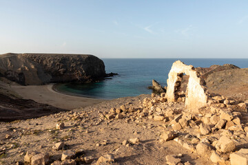 Fototapeta na wymiar Papagayo beach in Playa Blanca, Lanzarote with old ruin of fishermens hut
