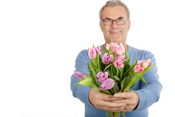 Mann mit Tulpenstrauß, Frühlingsgruß, generative AI