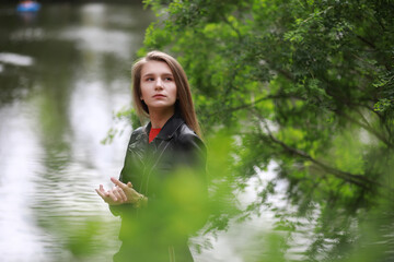 Fototapeta na wymiar Young girl in a green park