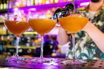 man hand bartender making cocktail in glass on the bar counter