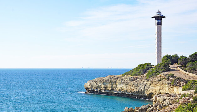 Puerto, playa y faro de Torredembarra, Tarragona, Catalunya, Espa&ntilde;a, Europa
