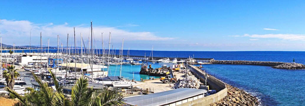 Puerto, playa y faro de Torredembarra, Tarragona, Catalunya, Espa&ntilde;a, Europa

