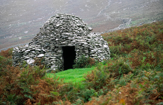 Prehistoric Celtic dry stone wall corbelled beehive hut. Part of the Fahan group west of Dingle, County Kerry, Ireland