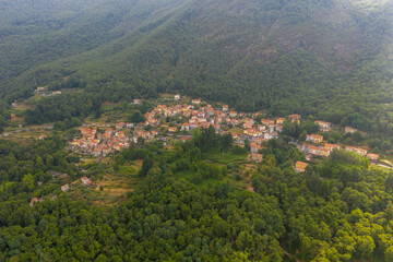 Obraz premium Drone photography of old italian mountain town