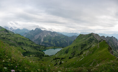 Obraz premium Seealpsee, am Nebelhorn