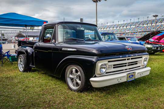 1962 Ford F100 Stepside Pickup Truck