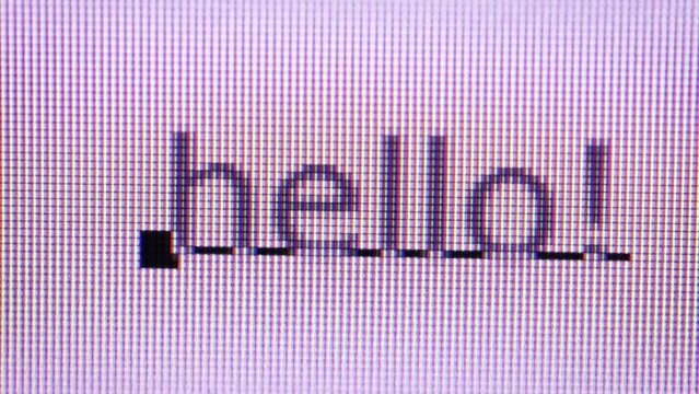 hello。こんにちは。モニターにタイピングされる文字のクローズアップ。あいさつ。