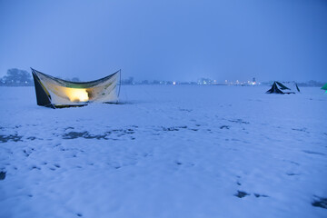 雪原のテント