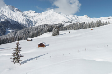 Fototapeta na wymiar Herrliche Winterlandschaft in der Tourismusregion Zillertal in Österreich