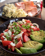Brunchteller, Avocado, Tomate, Zwiebel, Salat, Gesundheit