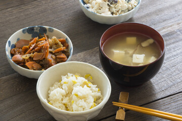 炊き込みご飯の食事セット