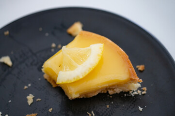 Finished gelatin orange cake.