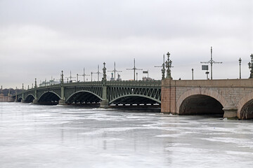 Fototapeta na wymiar Trinity Bridge, bascule bridge across Neva River on cold winter day in Saint Petersburg, Russia. It built between 1897 and 1903