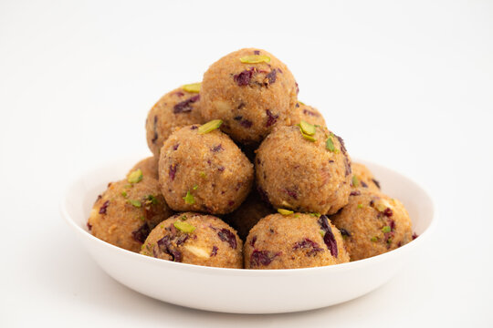 Indian Mithai Gulab Churma Ke Laddu Or Choorma Ke Ladoo Is Made Of Whole Wheat Jada Gehun Ka Atta, Khus Khus, Gur, Jaggery, Kaju, Badam, Edible Rose Petals, Dry Fruits In Desi Ghee Or Clarified Butter